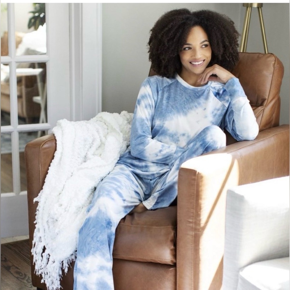 Women's Blue Tie-Dye Pajama Set - Cozy Long Sleeve Lounge Set